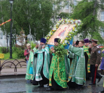 Пресвятая Троице, Боже наш, слава Тебе!